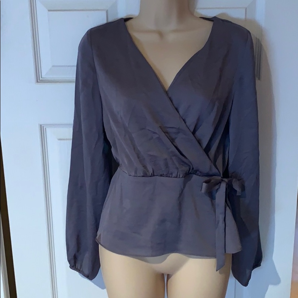 Express top with side bow! Small. Brand new!